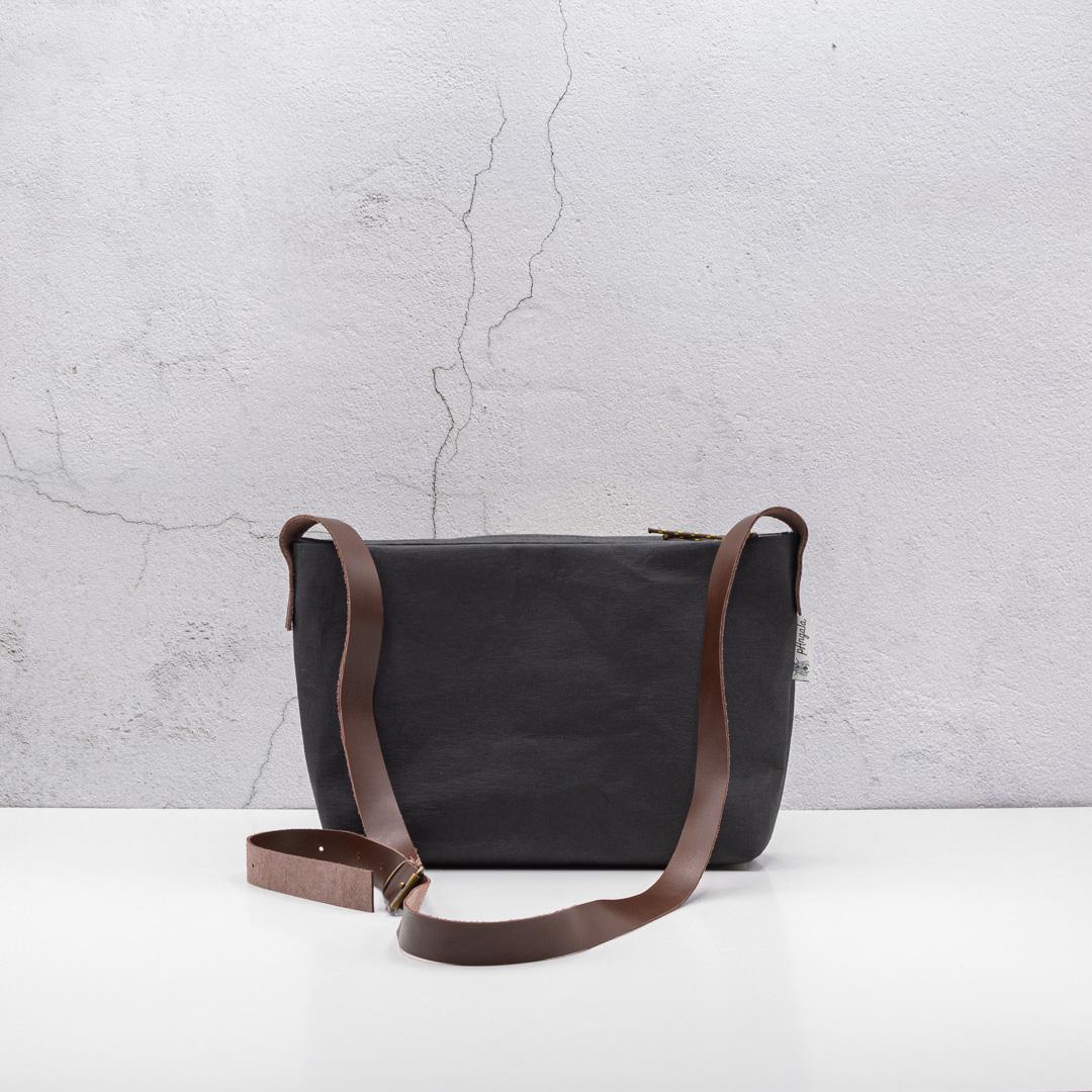 bolso negro valencia correa marron pangala carbon con chocolate