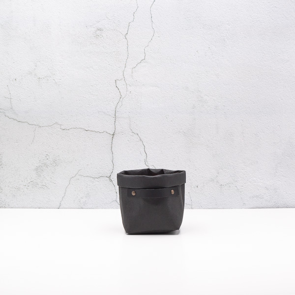 cesto sostenible papel lavable negro decoracion minimalista pan macetero mesa organizacion