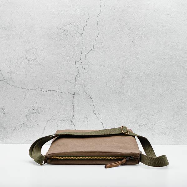 bolso mediano papel lavable informal unisex hombre mujer papel lavable piel vegana hecho a mano valencia diseno artesanal moda sostenible slow fashion carxofa (19 de 27)